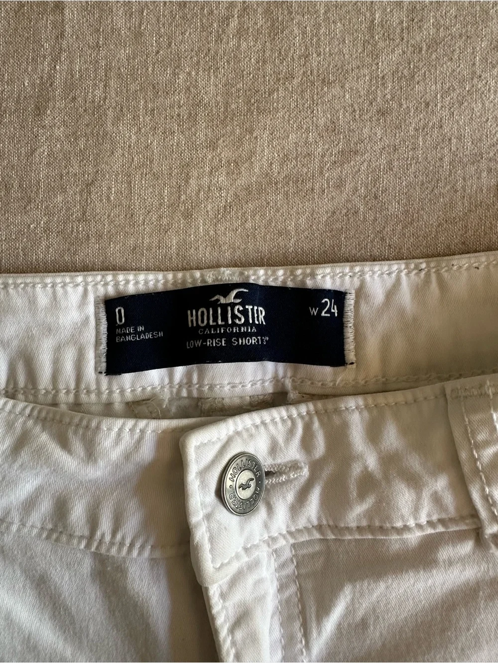 White Hollister Low-Rise Shorts 3”